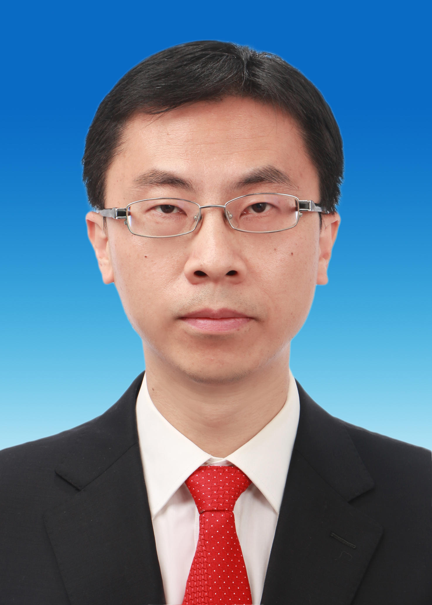 卢伟研究员证件照.jpg